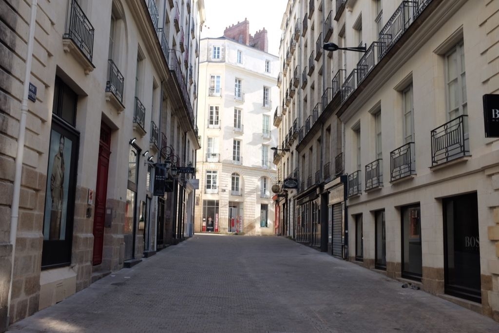 Alley Amidst